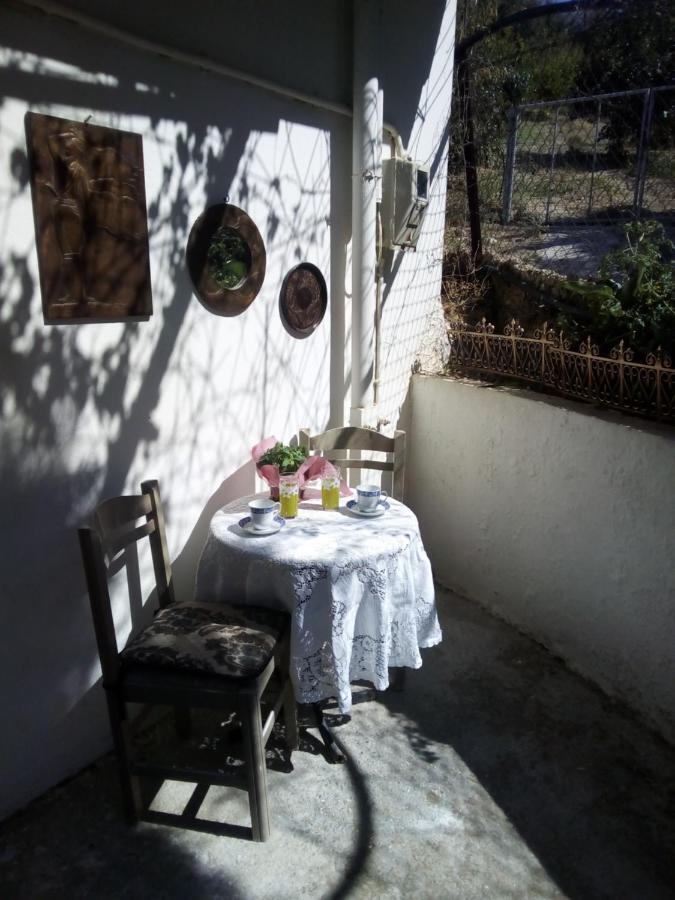 Gasthaus Aggelina Sárkhos Exterior foto